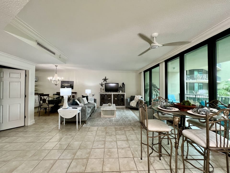 Extra large Family Area. Largest of 2 BR units Center Unit with the Full View