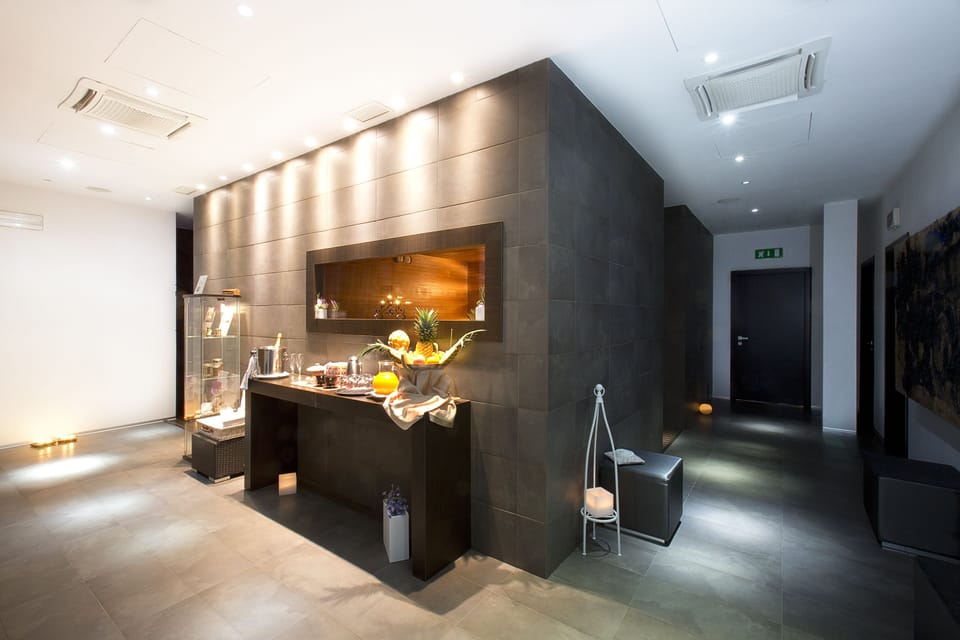 Couples treatment rooms, sauna, hot tub, steam room, Turkish bath