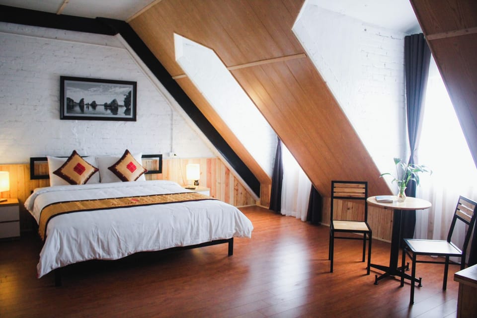 Deluxe Room, Harbor View | Soundproofing, free WiFi, bed sheets