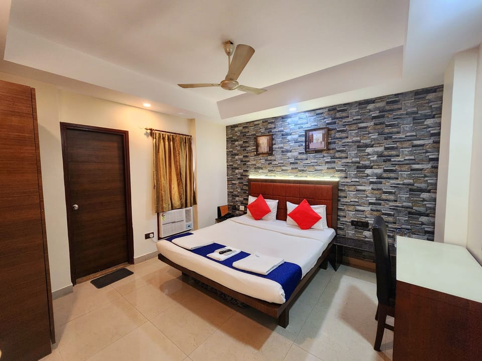 Premium Room | Desk, free WiFi, bed sheets