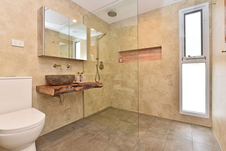Front bedroom private ensuite bathroom
