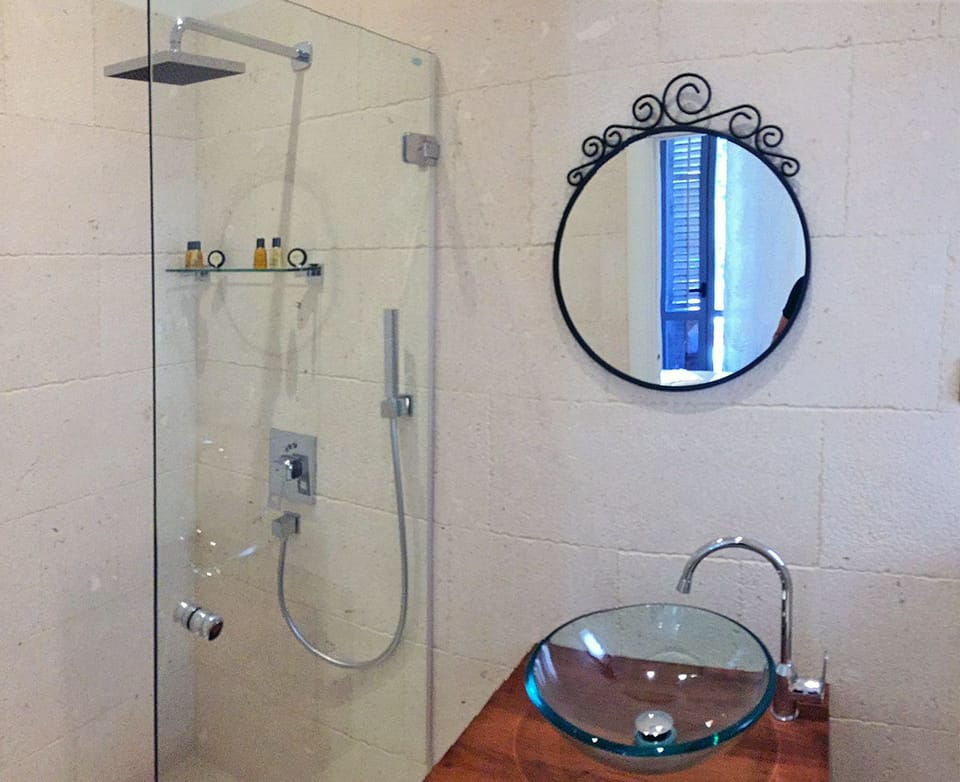 Comfort Double Room, City View | Bathroom | Shower, free toiletries, hair dryer