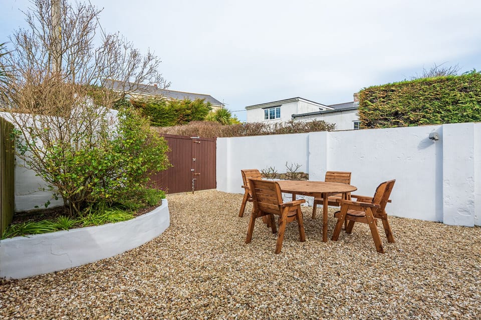 Enclosed gravel courtyard