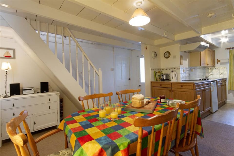 Kitchen dining room