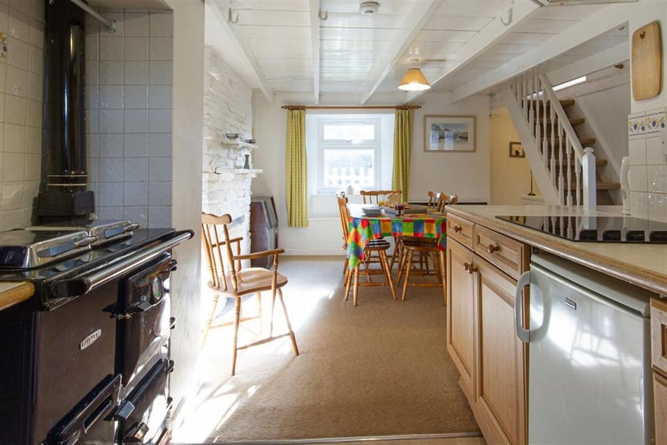 Kitchen dining room
