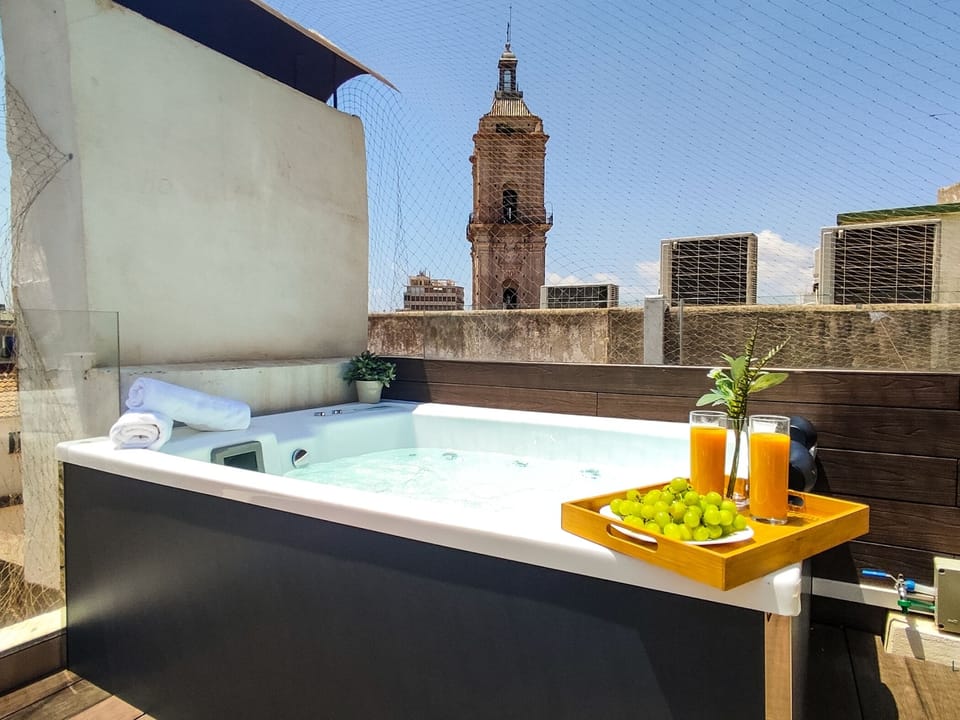 Outdoor spa tub