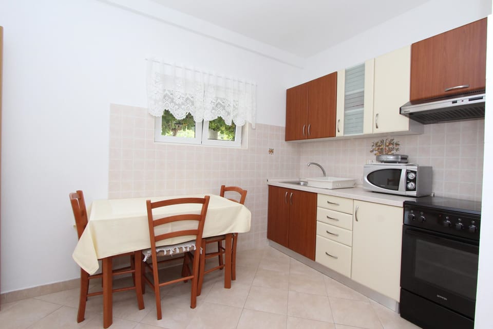 Apartment, 2 Bedrooms | In-room dining