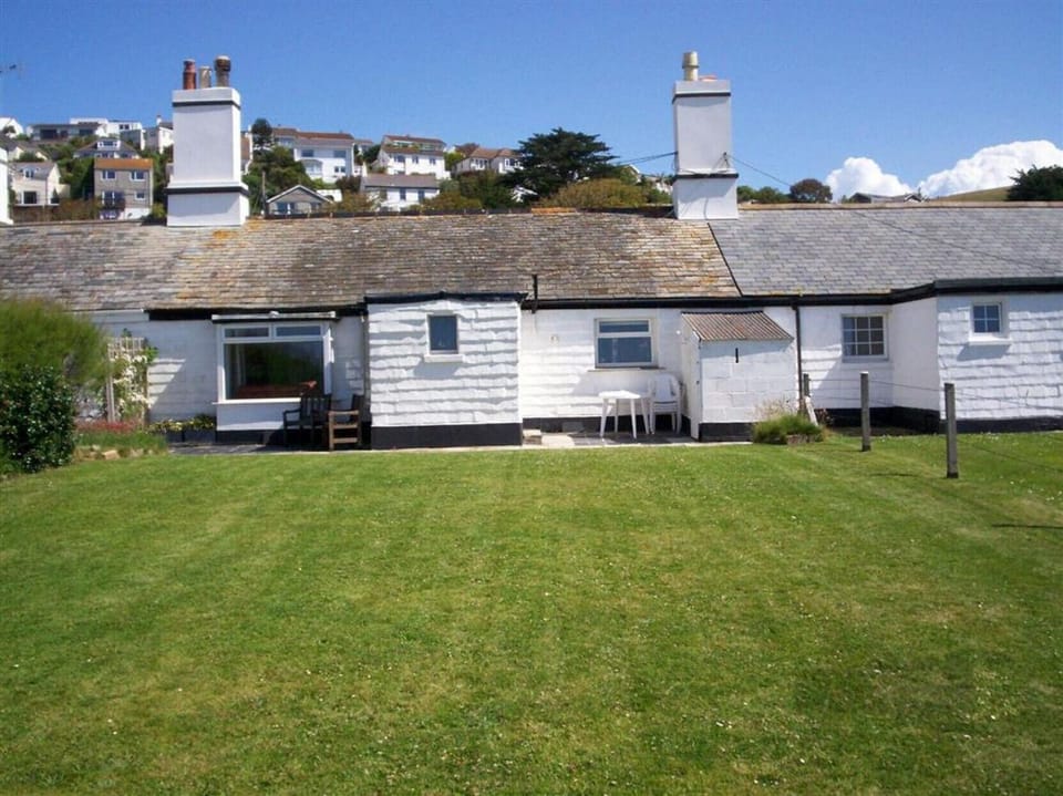 Old Coastguard garden overlooking beach