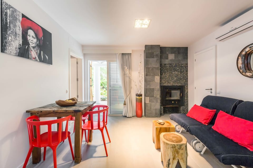 Zen Apartment | Living area | Flat-screen TV