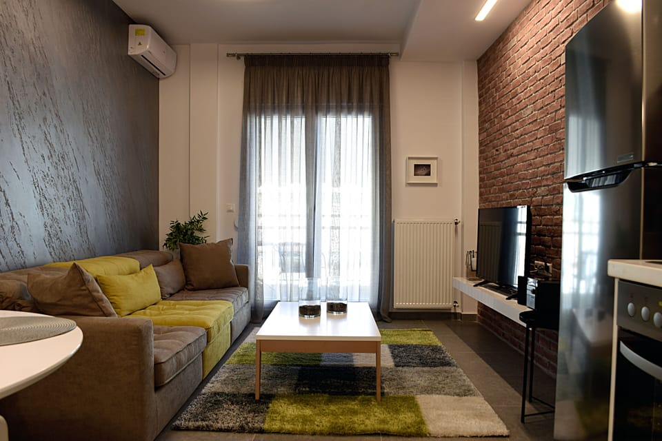Deluxe Apartment (Gusto) | Living room | Flat-screen TV