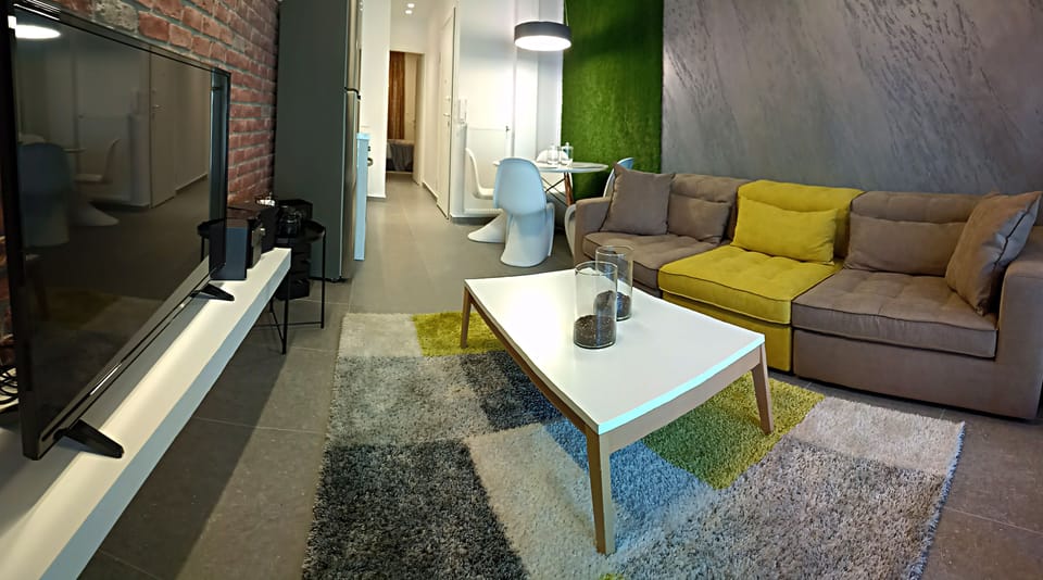 Deluxe Apartment (Gusto) | Living area | Flat-screen TV