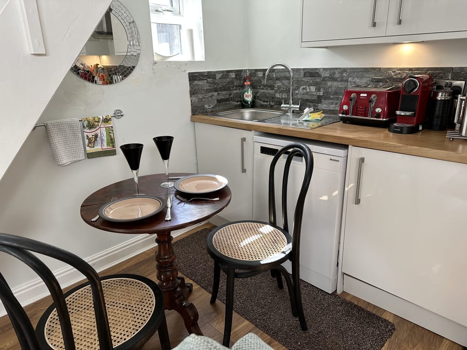 Artists' Loft Hornbeam Park | Living area | 24-inch flat-screen TV with cable channels, Smart TV, fireplace