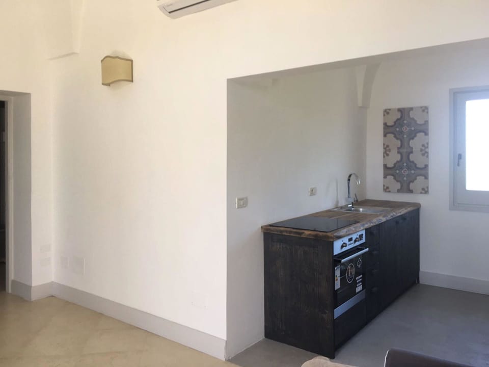 Exclusive Apartment, 1 Bedroom, Terrace, Garden View | Private kitchen