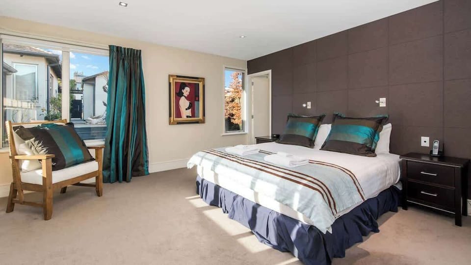 Master Bedroom - Entry level 