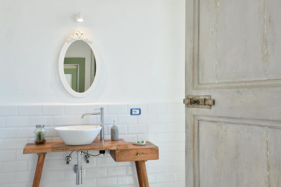 Junior Suite, City View | Bathroom | Shower, deep soaking tub, rainfall showerhead, free toiletries