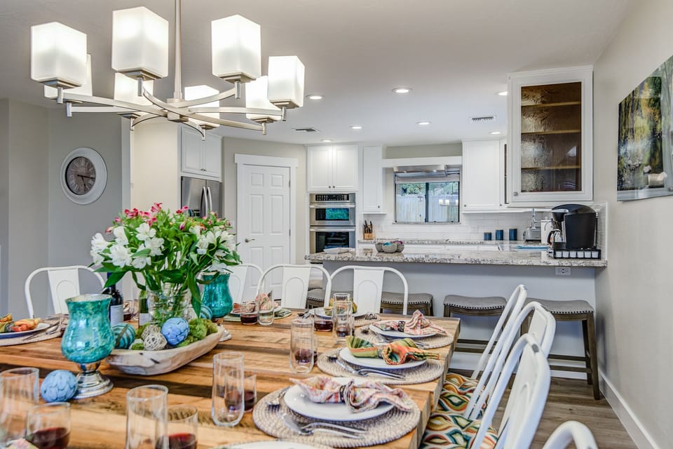 Dining for 14 people and Kitchen Bar Seating for 5