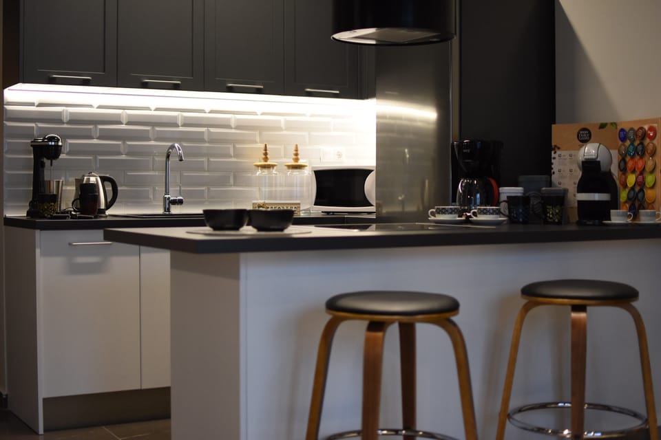 Luxury Apartment (Comely) | Private kitchen | Fridge, microwave, oven, stovetop