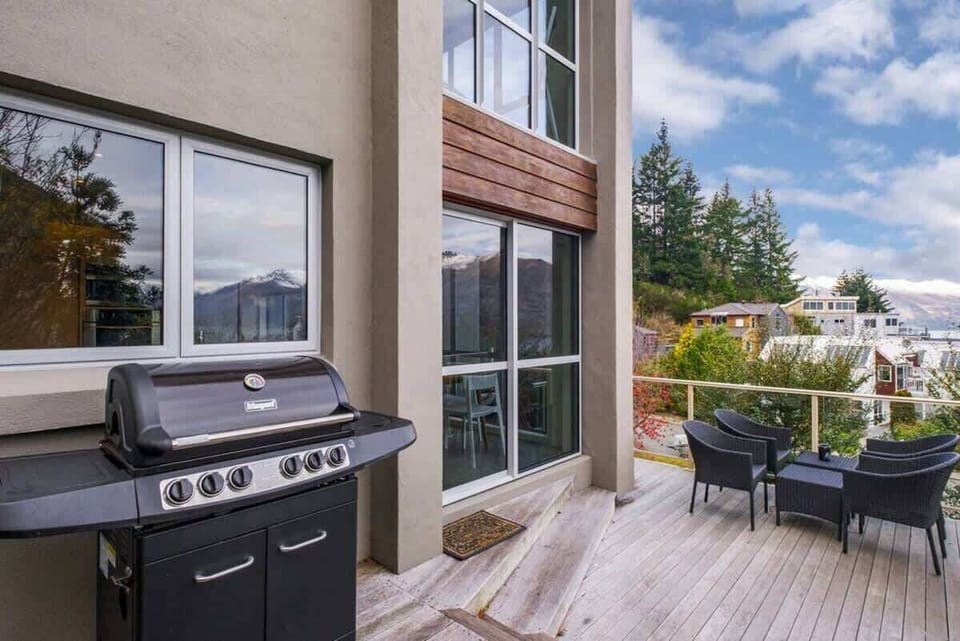 Balcony with BBQ 