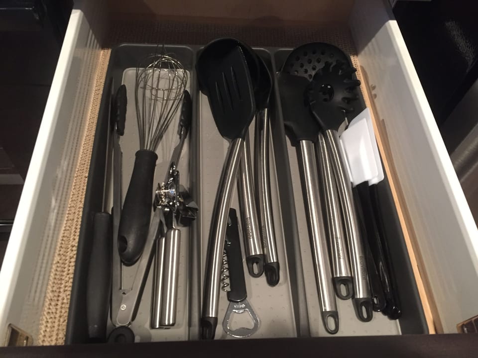 Kitchen cooking utensils