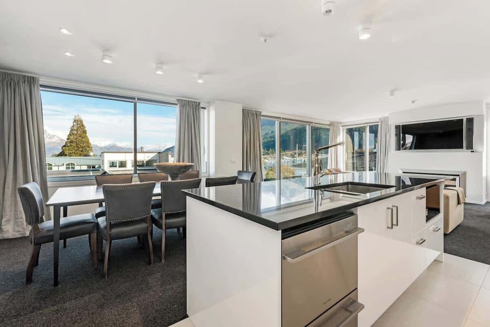 Open plan living. dining and kitchen 