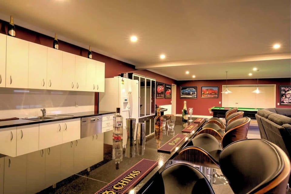 Games room with kitchenette