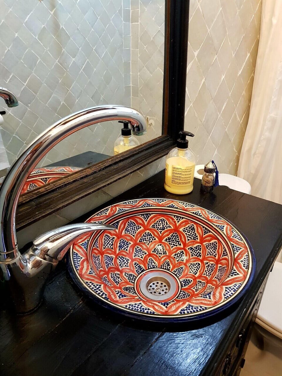 Classic Double Room, Ensuite (Mansour) | Bathroom | Shower, hair dryer, towels, soap