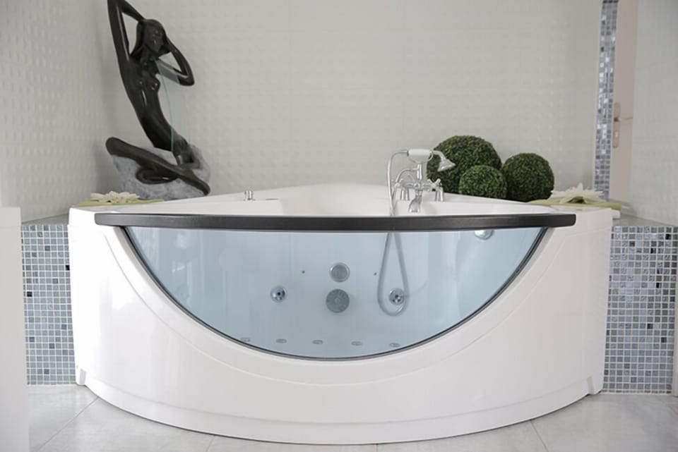 Romantic Double Room | Private spa tub