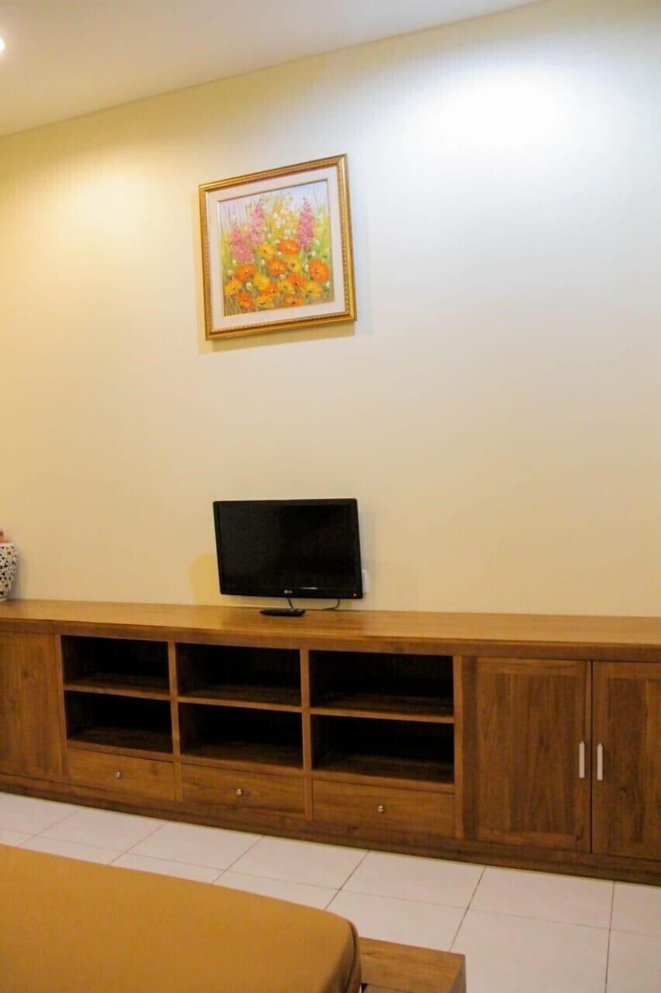 Standard Double Room | Television