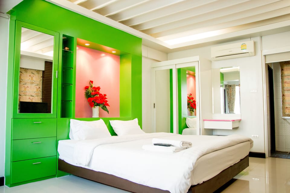 VIP Room | Blackout drapes, soundproofing, free WiFi, bed sheets