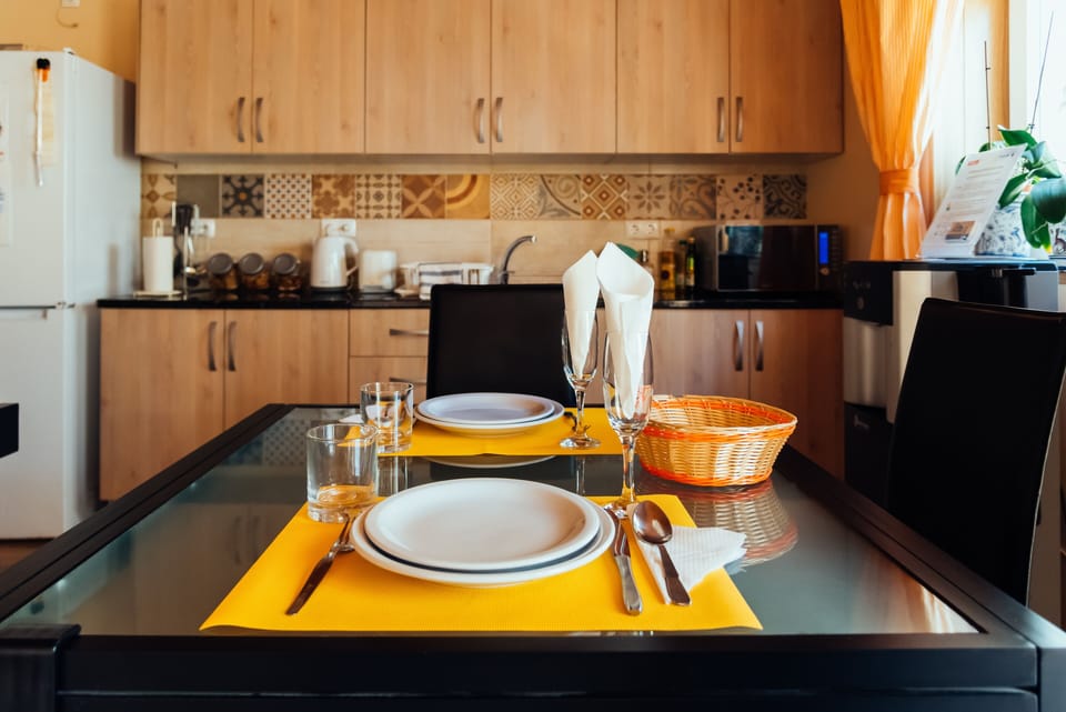 Full-size fridge, microwave, stovetop, griddle