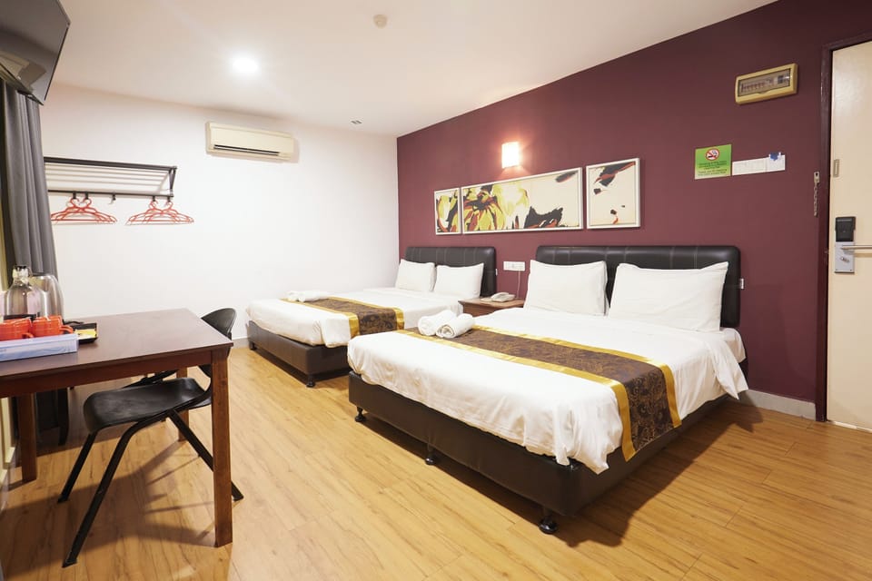 Family Room for 4 | Desk, blackout drapes, iron/ironing board, free WiFi