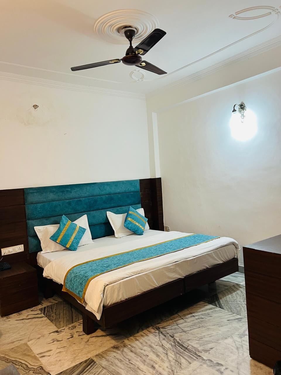 Super Deluxe Room | Soundproofing, iron/ironing board, free WiFi