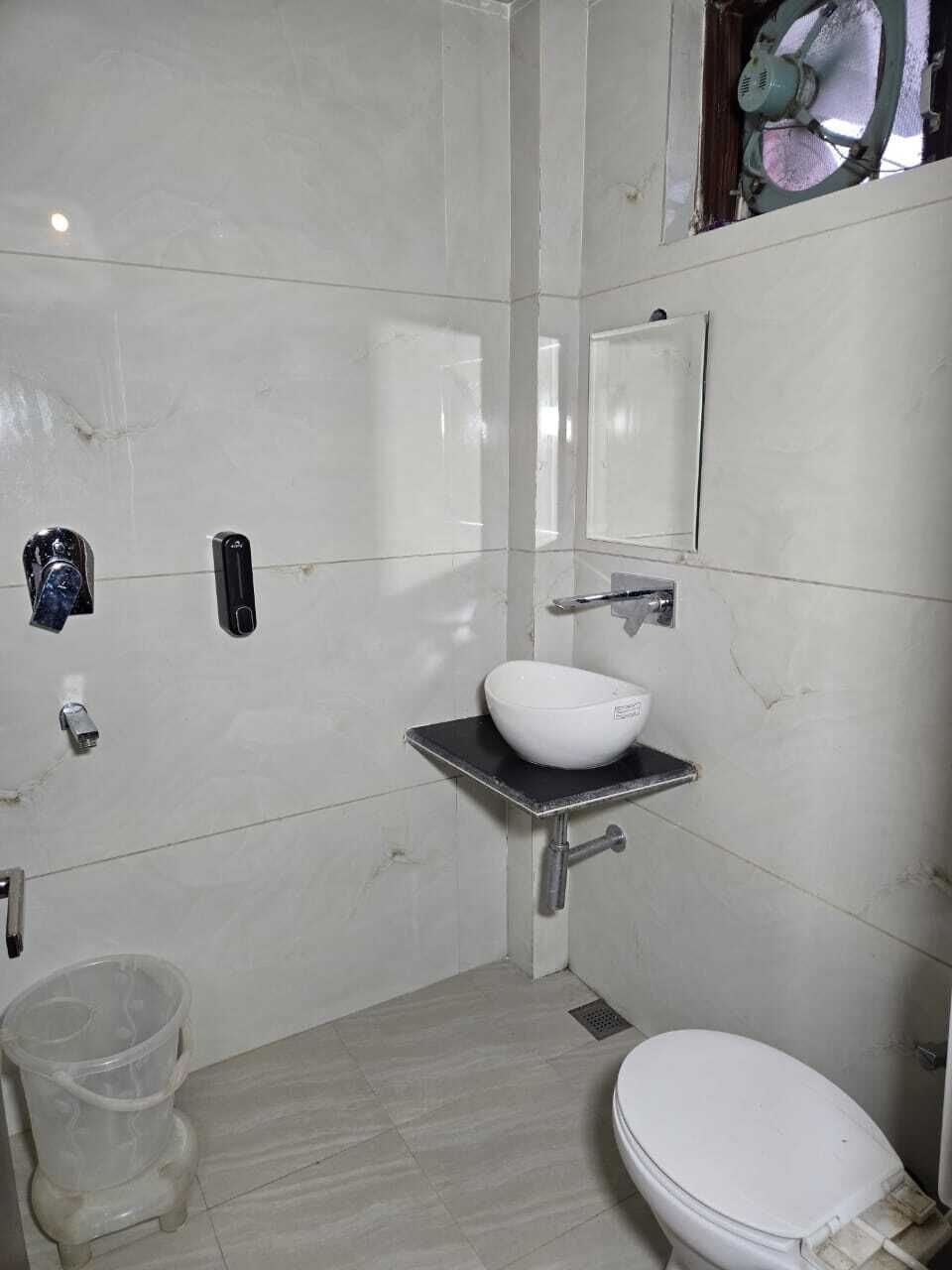 Super Deluxe Room | Bathroom | Shower, free toiletries, bidet, towels