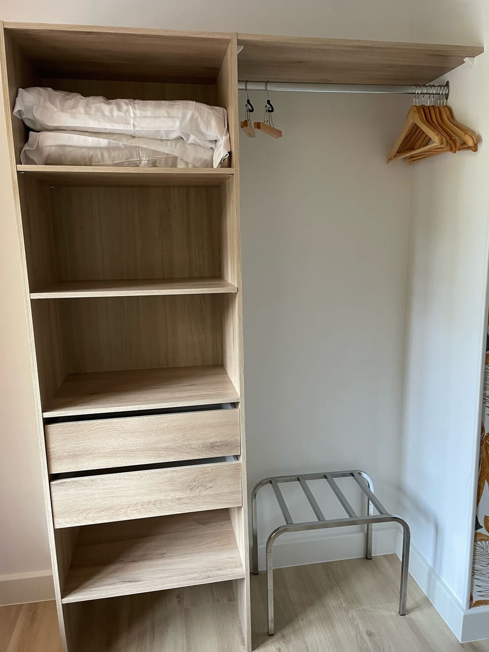 Twin Room, Balcony | Desk, laptop workspace, WiFi (free), bed sheets
