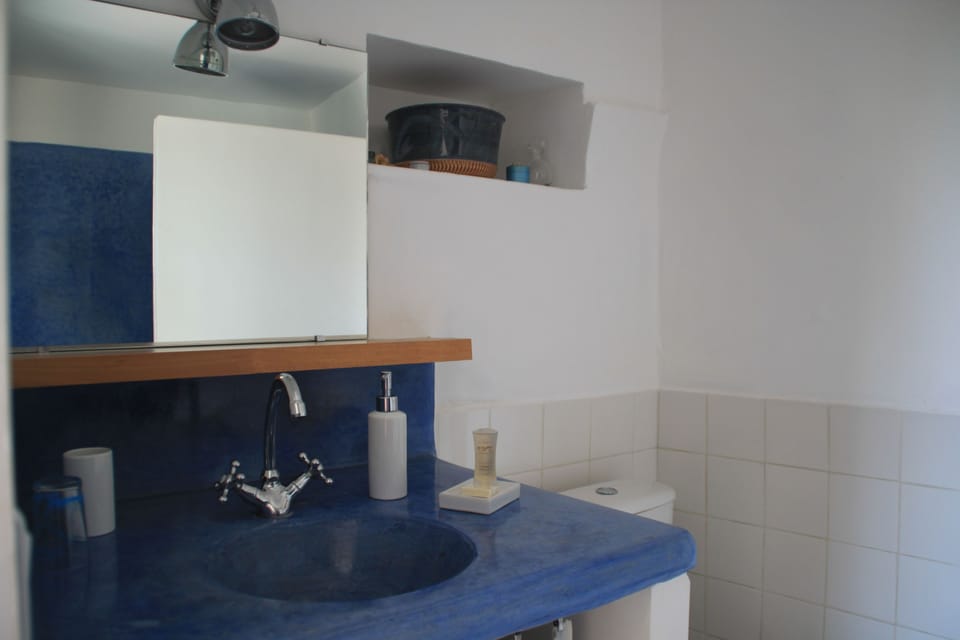 Double Room | Bathroom sink