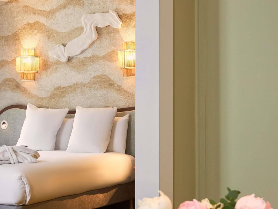 Suite, 1 Double Bed with Sofa bed | In-room safe, desk, blackout drapes, soundproofing