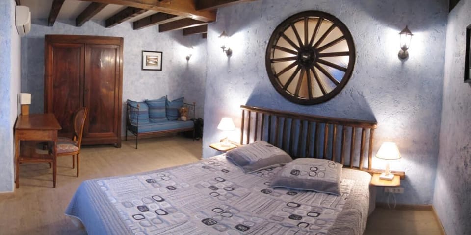 Individually decorated, individually furnished, soundproofing, free WiFi