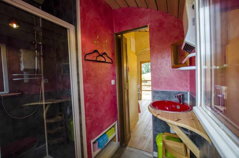 Gypsy Caravan | Bathroom | Shower, towels