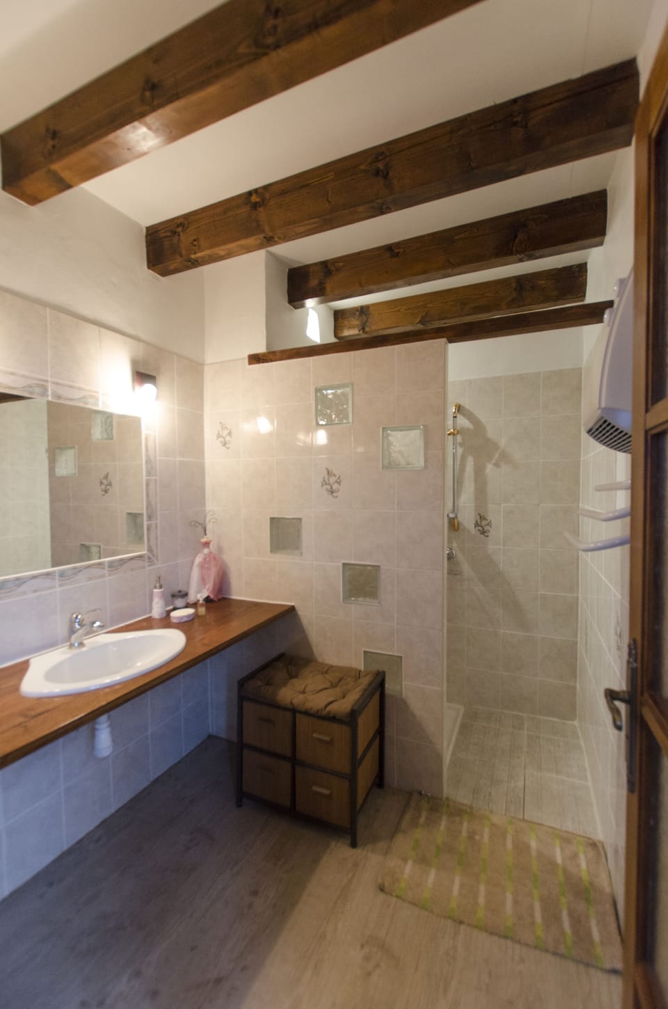 Double Room, 1 Queen Bed | Bathroom | Shower, hair dryer, towels