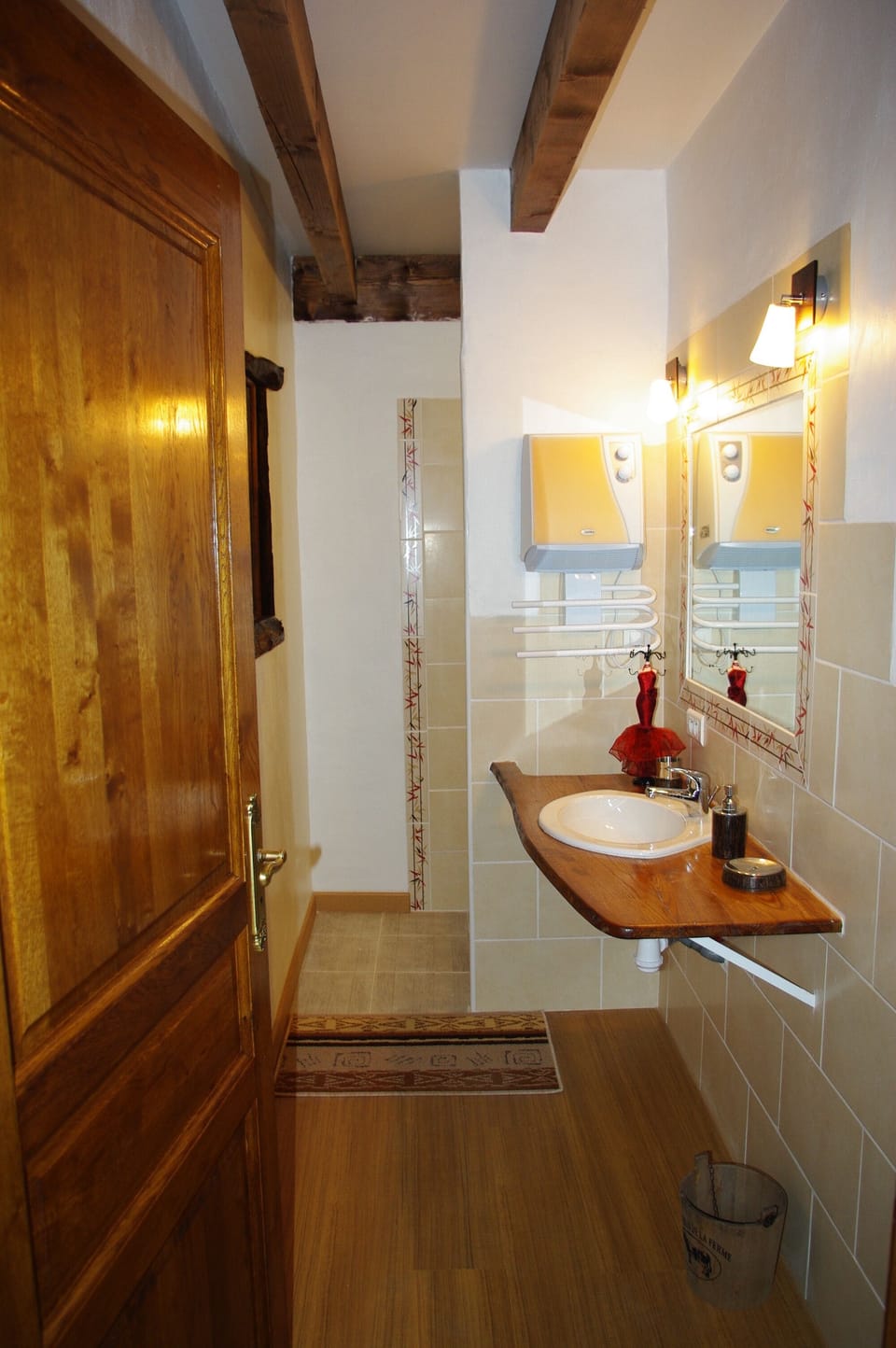 Comfort Double Room, 1 Queen Bed | Bathroom | Shower, hair dryer, towels