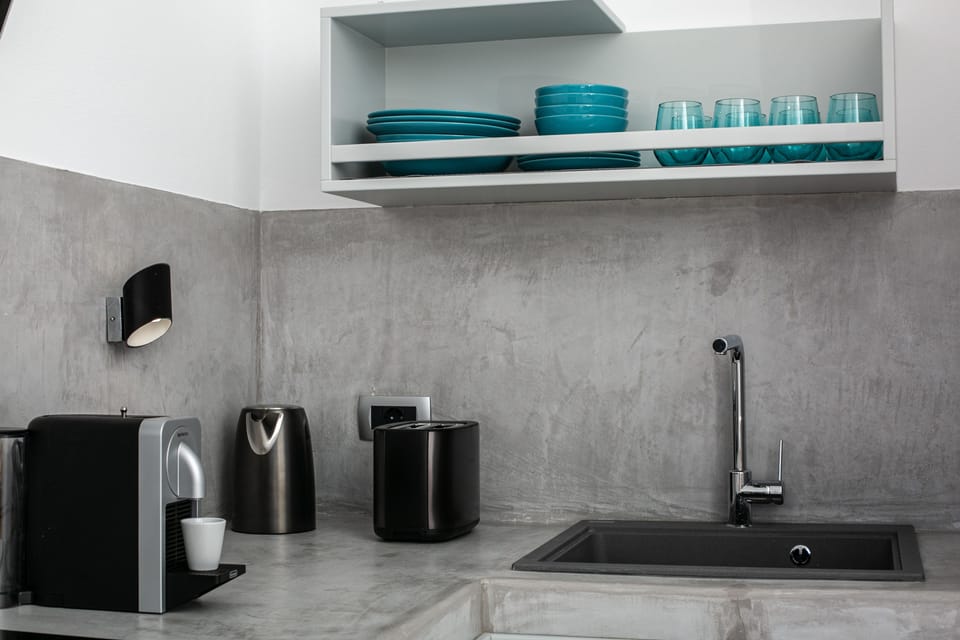 Fridge, espresso maker, coffee/tea maker, electric kettle