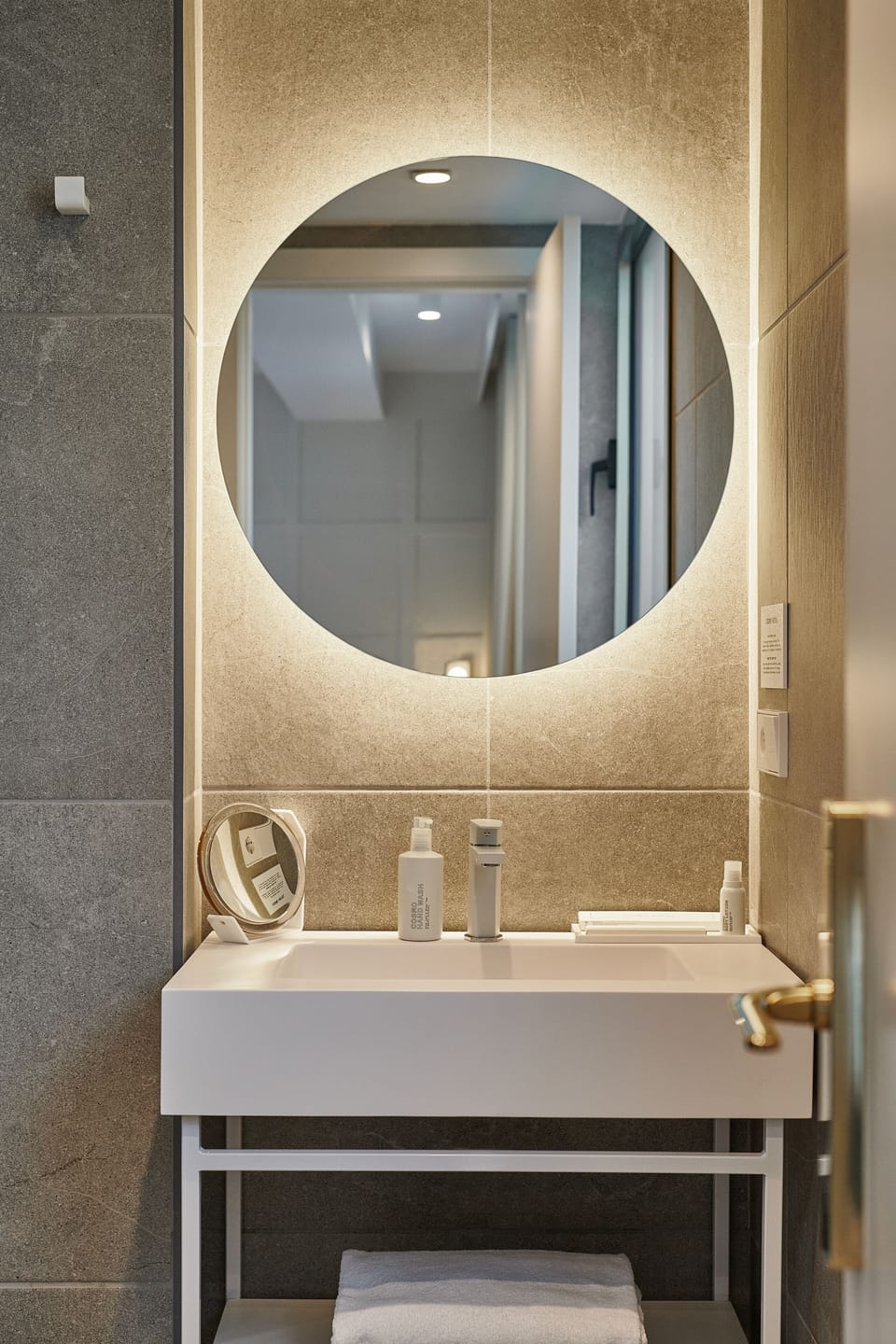 Bathroom sink