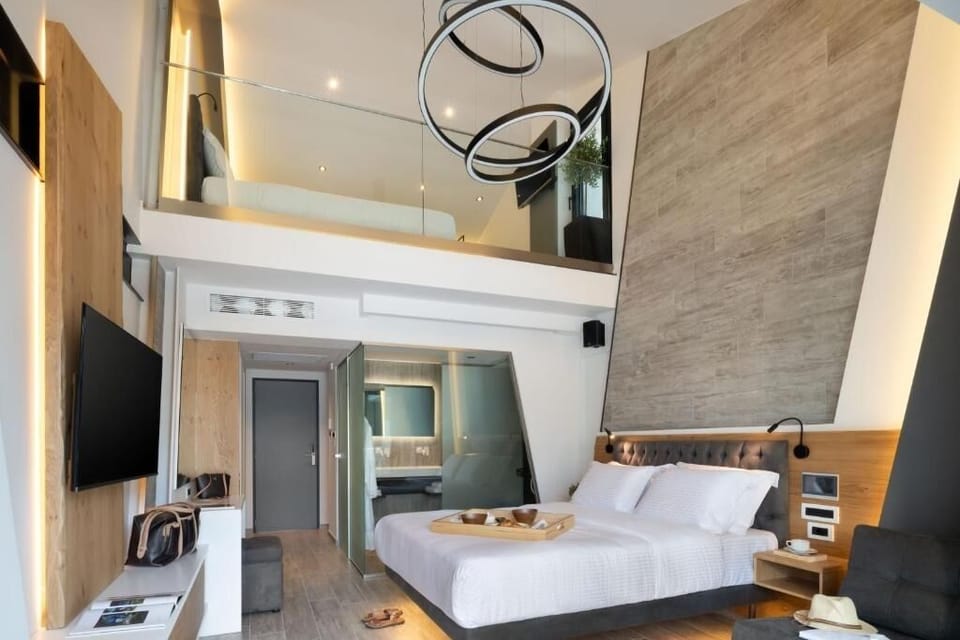 Executive Studio Suite, Pool View | Premium bedding, minibar, in-room safe, individually furnished