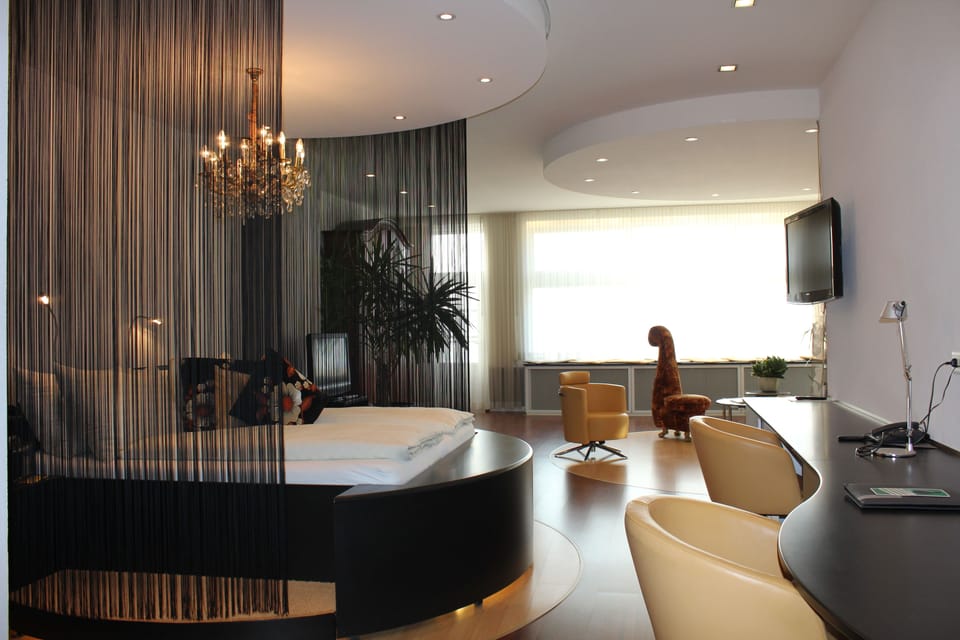 Senior Suite | Individually decorated, individually furnished, iron/ironing board