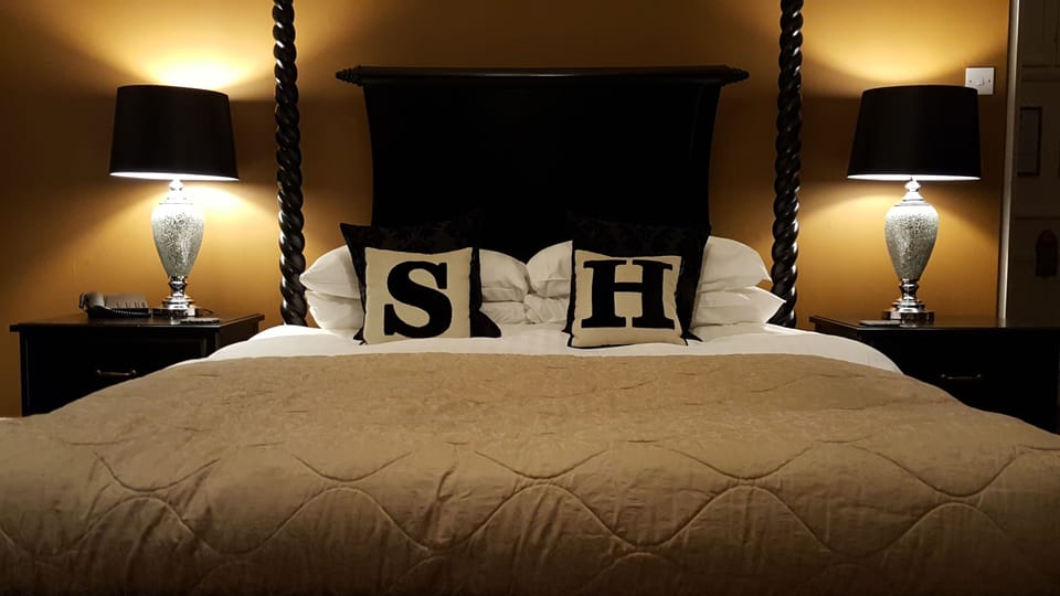 Double Room, Lake View (Four Poster Bed) | Premium bedding, individually decorated, individually furnished