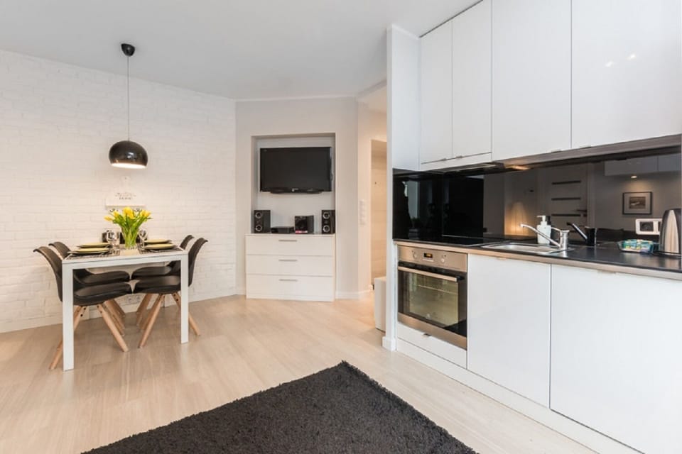 Apartment | Private kitchen | Oven, stovetop, dishwasher, coffee/tea maker