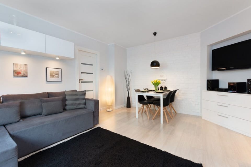 Apartment | Living room | Flat-screen TV