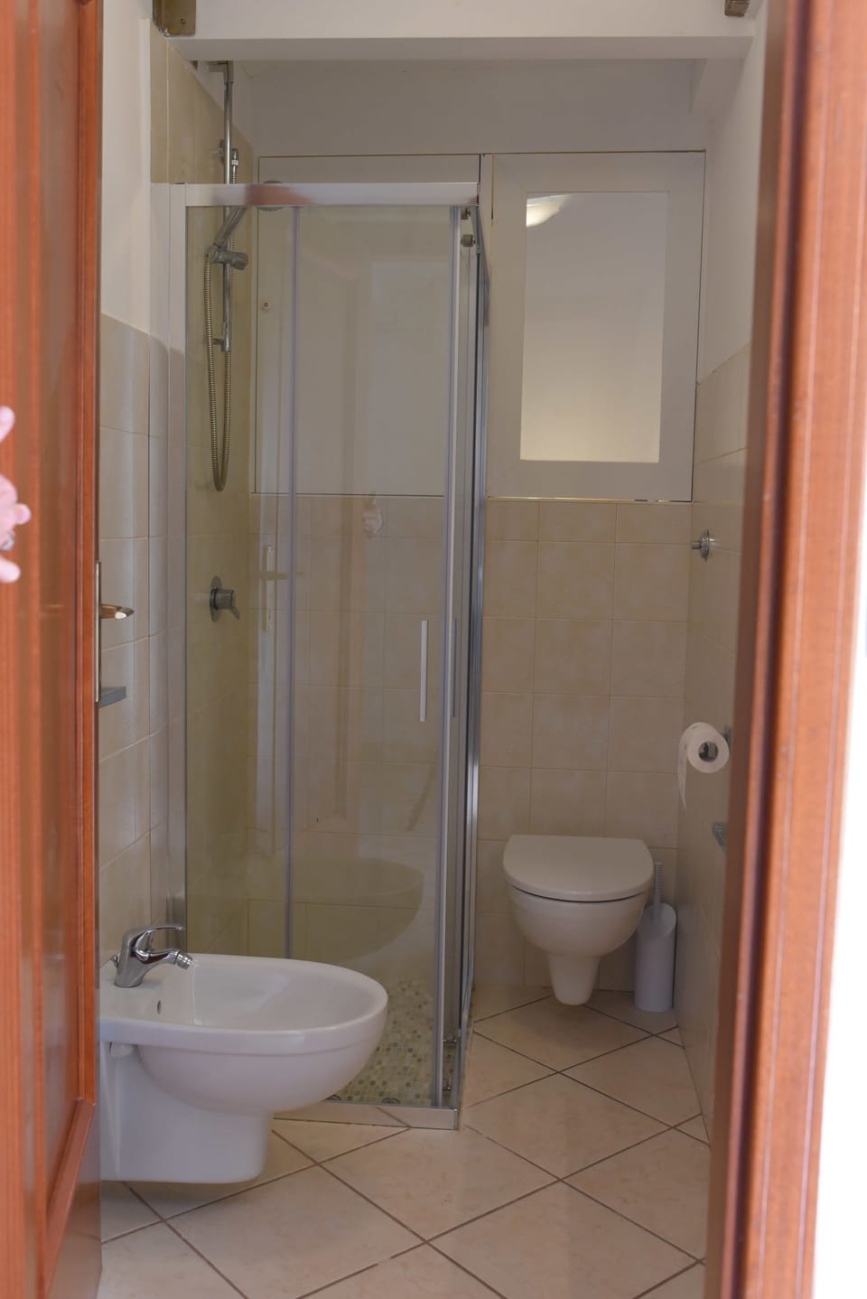 Apartment, 1 Bedroom | Bathroom | Shower, hair dryer, bidet, towels