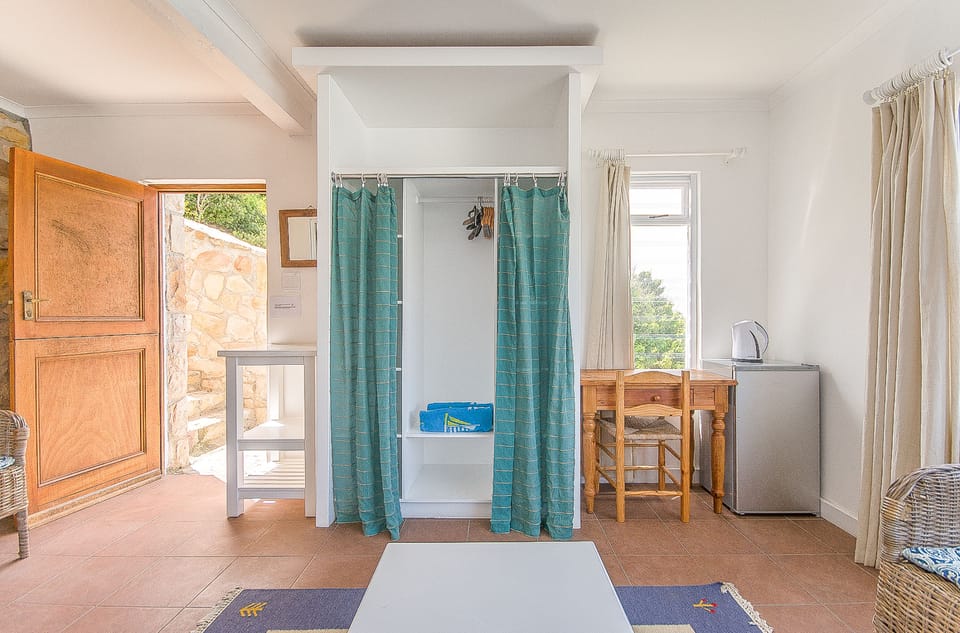 Classic Apartment, 1 Bedroom | 1 bedroom, laptop workspace, free WiFi, bed sheets