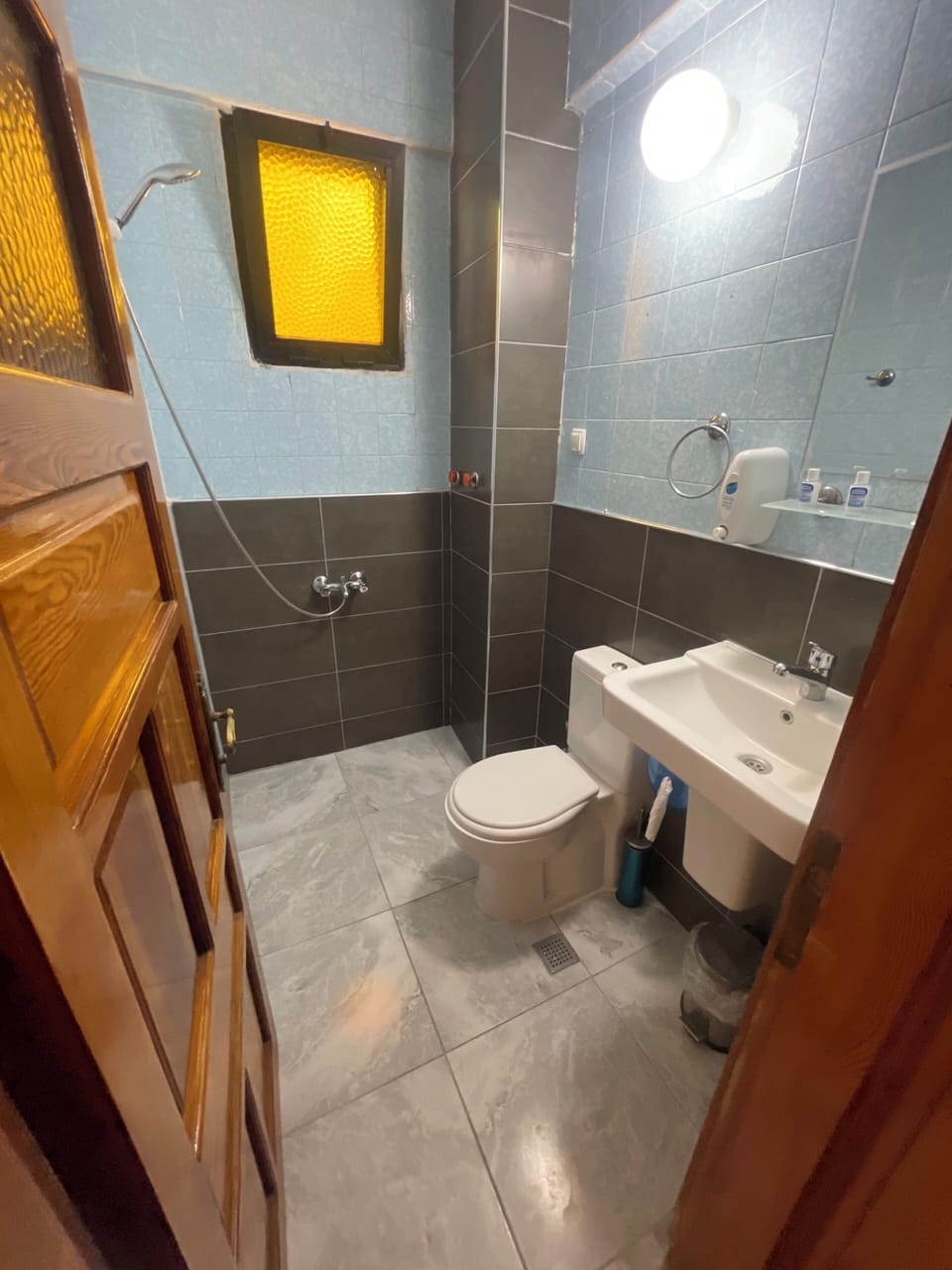 Triple Room | Bathroom | Shower, free toiletries, hair dryer, towels